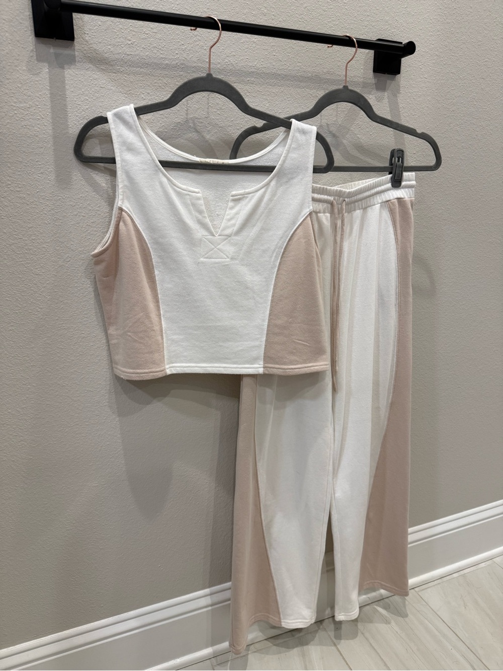 ILLA ILLA White and Beige Two-Piece Tank and Pants Set